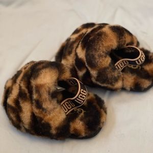 Ugg slippers 4/5